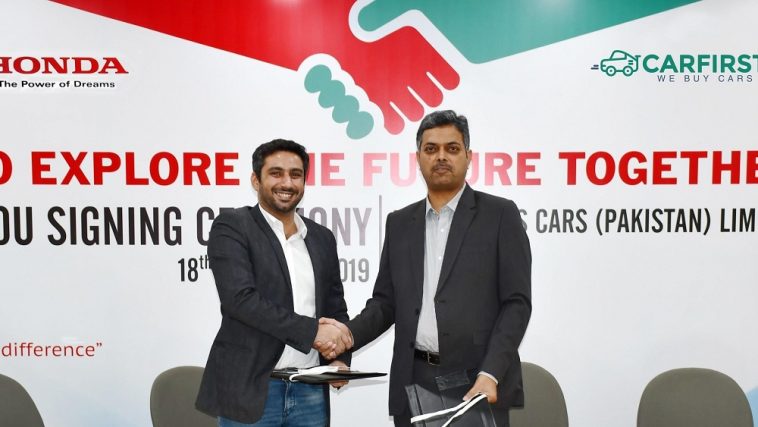 Carfirst and honda pakistan representatives shaking hands with each other