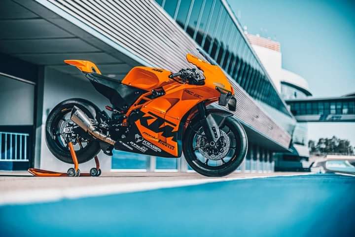 The all new KTm RC 8C