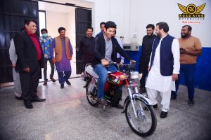 Legend Cricikiter Abdul Razzaq visits RoadKing Motorcycles